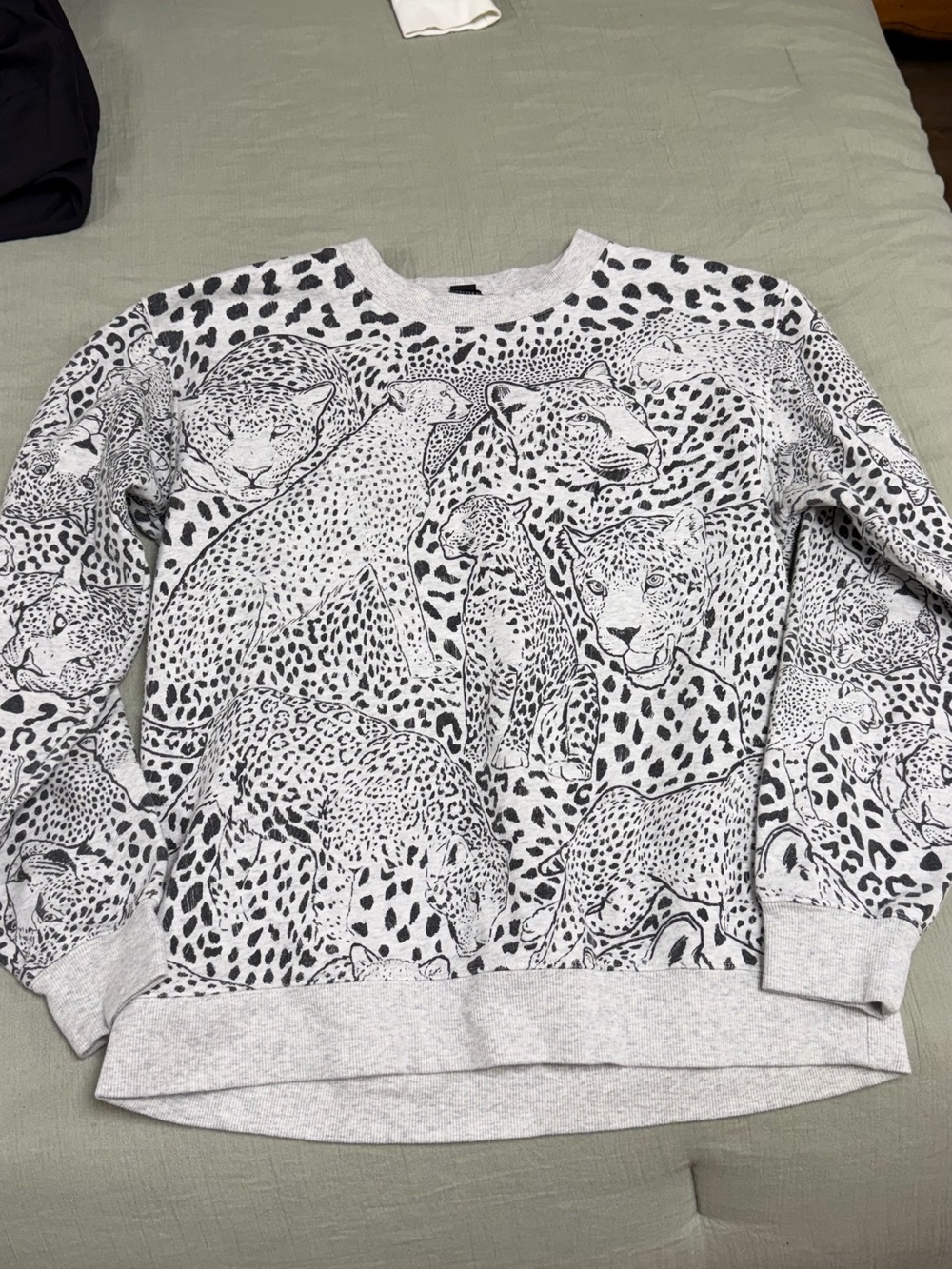 Forever 21 Gray & Black Leopard Graphic Crewneck Sweater